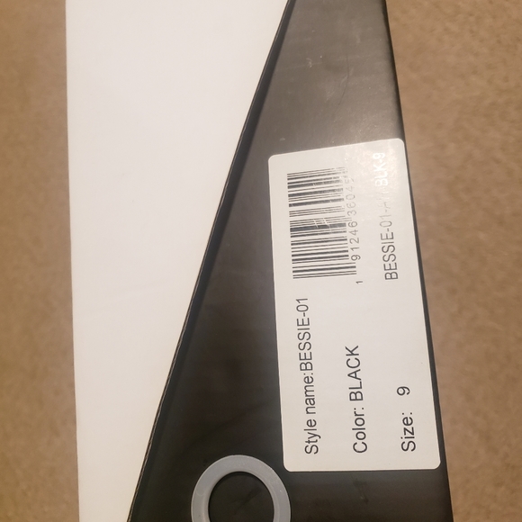 BestOn Size 9 Black Sandals - Picture 4 of 4